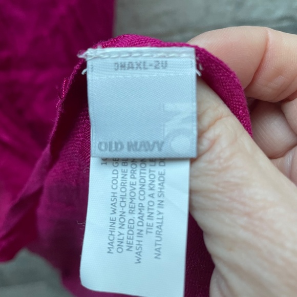 ❤️ OLD NAVY HOT PINK SCARF WITH FRINGE - Picture 3 of 4